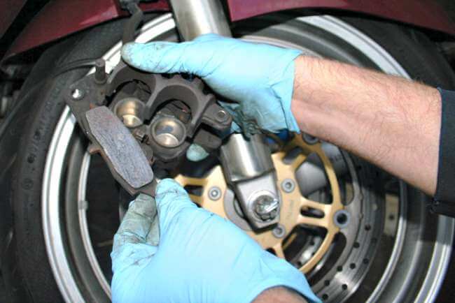 4 puntos importantes sobre la mantencion de los frenos de tu moto
